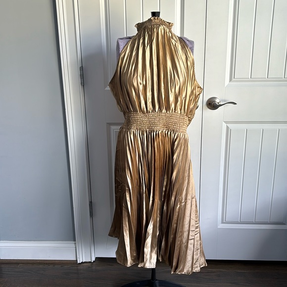 Shiny Gold Pleated Dress size 1X - Picture 1 of 5